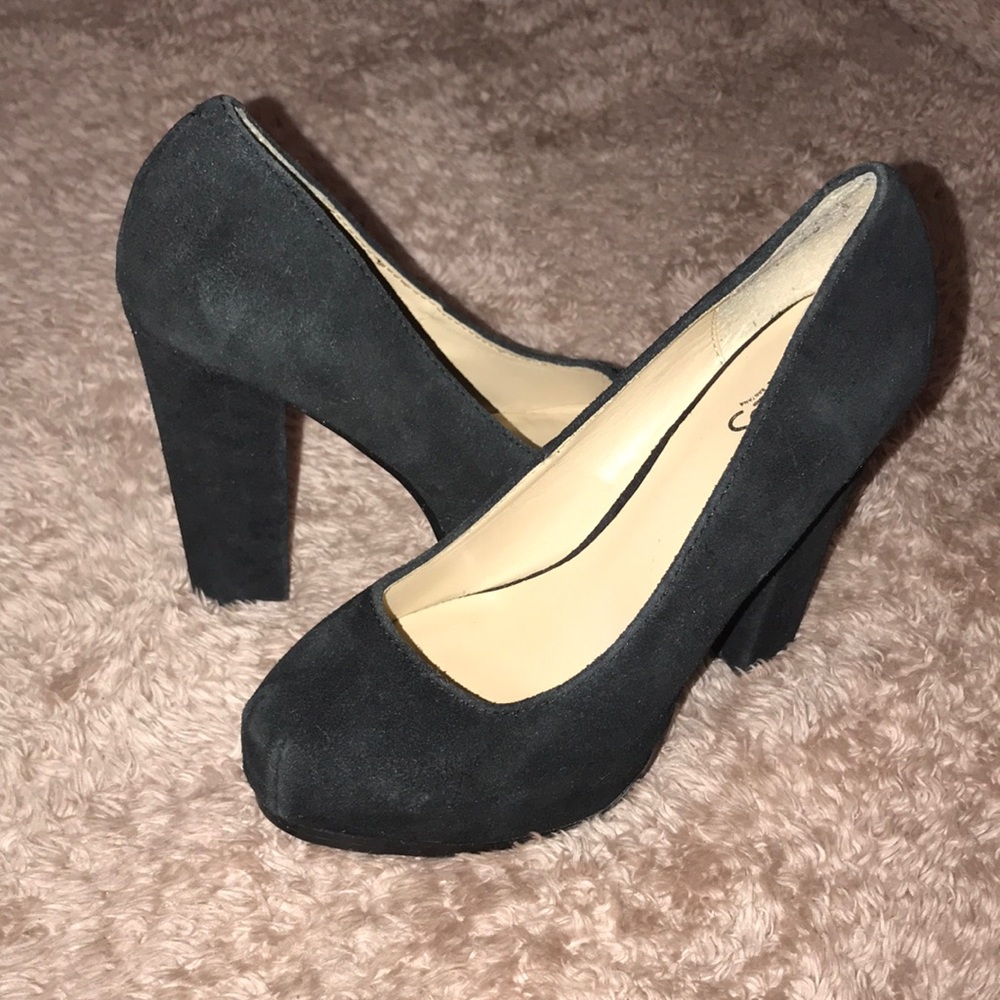 Heels - Picture 3 of 4